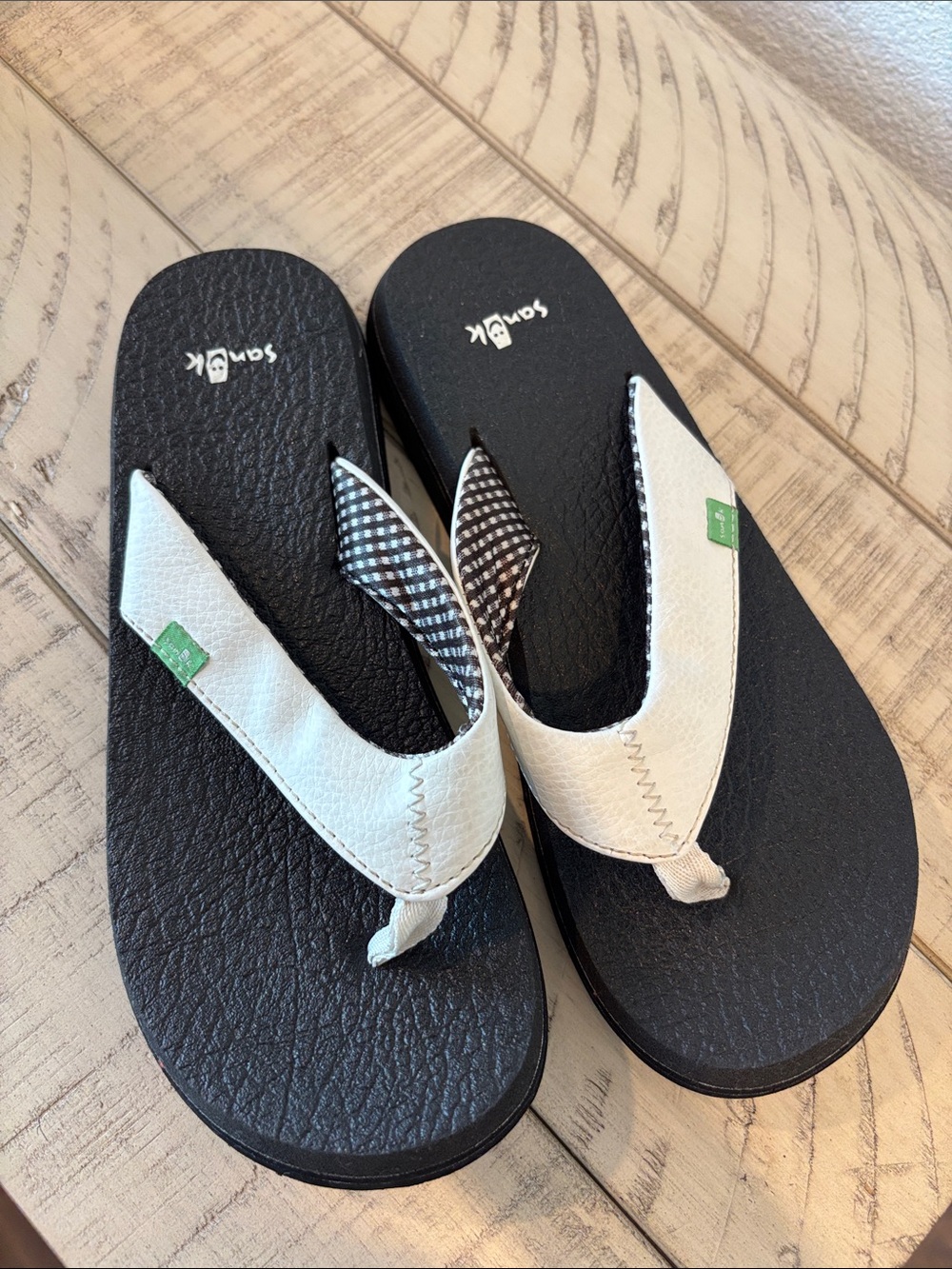 Sanuk Womens Black Flip Flops with White Straps